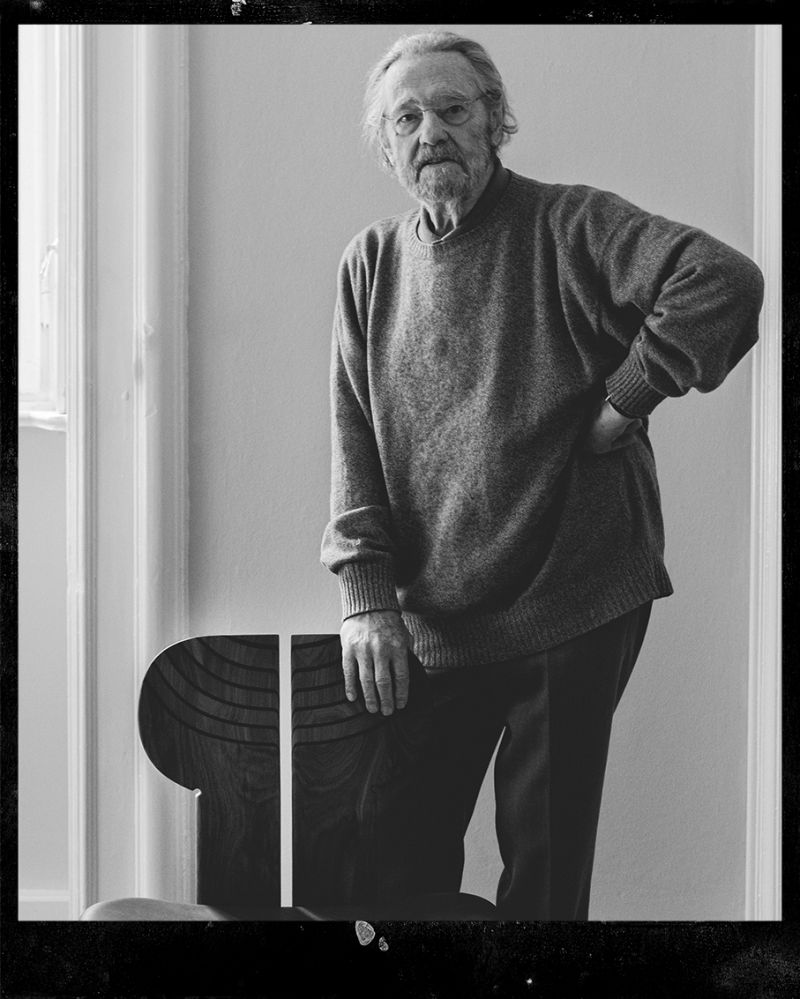 Portrait du designer Tobia Scarpa, co-auteur du fauteuil Africa réédité par Tacchini